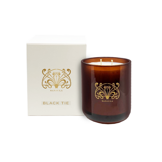 Sanjula - Amber Jar Candle 45 Hours - Black Tie